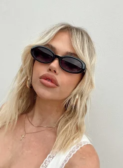 Princess Polly Caxton Sunglasses Black Best Sale