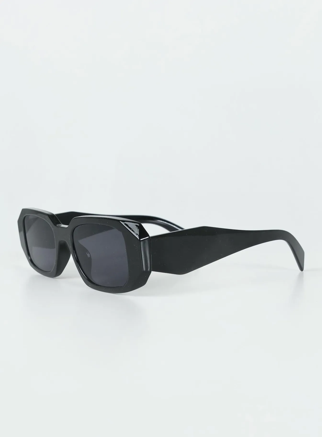 Princess Polly Gabrysia Sunglasses Black Hot
