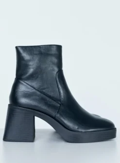 Princess Polly Halo Boots Black Best