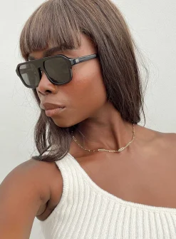 Princess Polly Hetley Sunglasses  Black Outlet