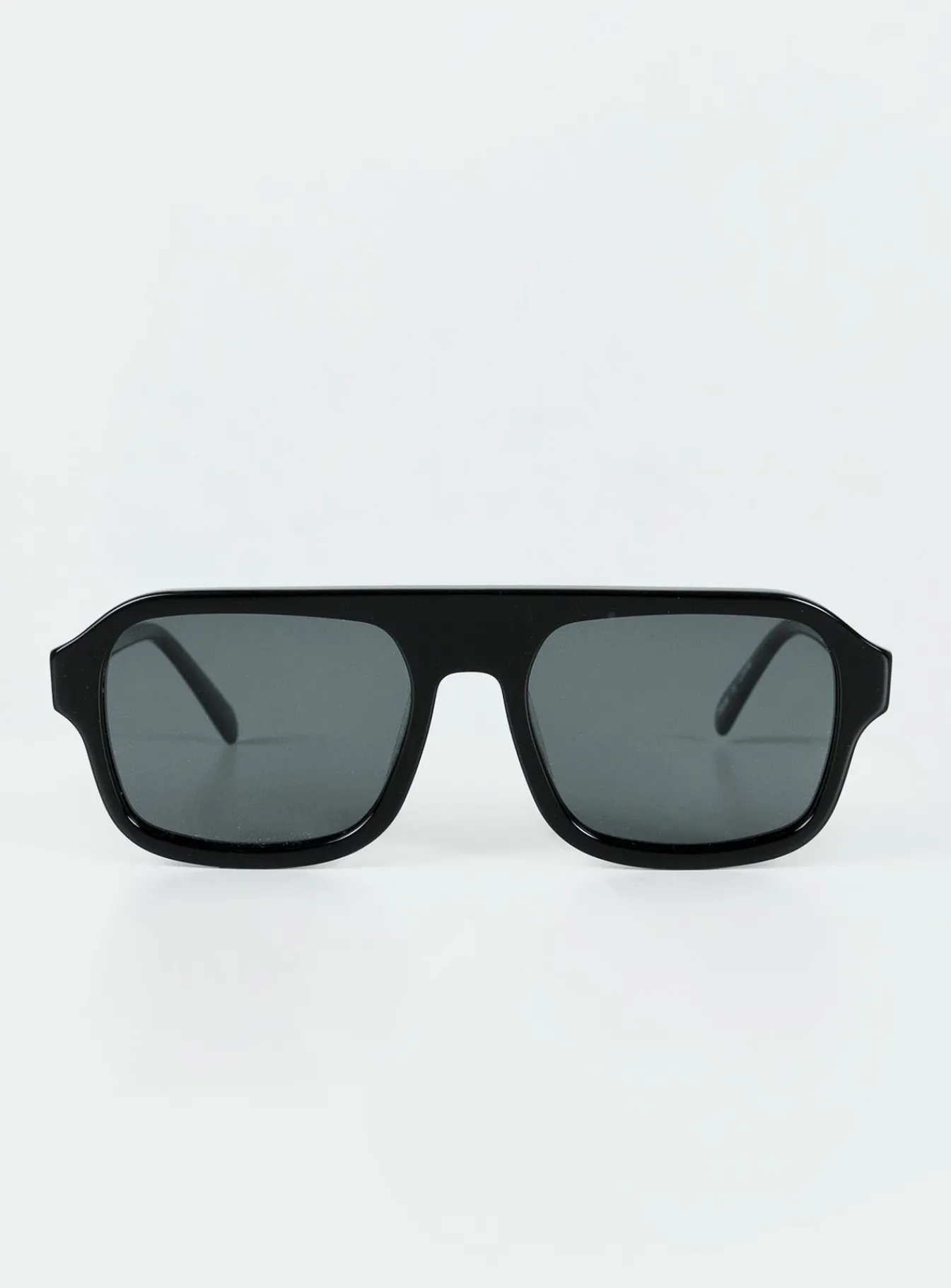 Princess Polly Hetley Sunglasses Black Outlet