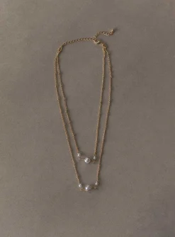 Princess Polly Levine Pearl Necklace/ White   Gold Fashion
