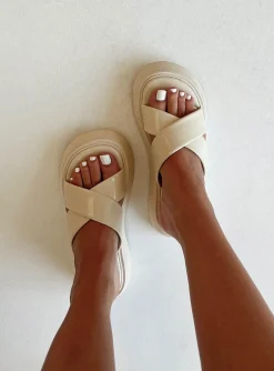 Princess Polly Matrix Flats All Over  Cream New
