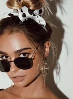 Princess Polly Morrissey Sunglasses  Gunmetal Clearance