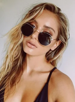 Princess Polly The Birkin Sunglasses   Gold/Green Store